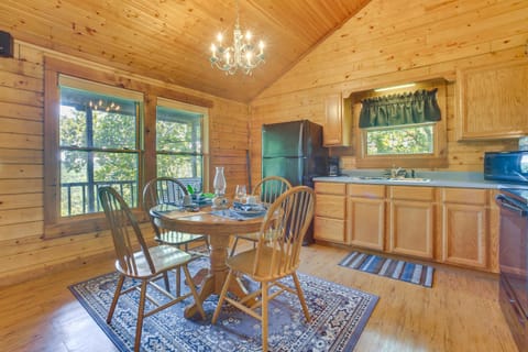 Studio with Mtn Views, 1 Mi to Thorncrown Chapel! Apartment in Eureka Springs