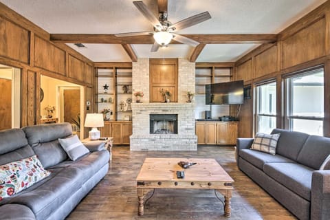 Family-Friendly San Antonio Home with Hot Tub and Deck House in San Antonio