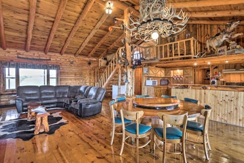 Custom Belle Fourche Cabin Great for Large Groups Maison in Black Hills