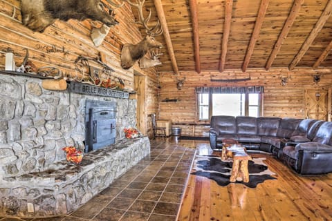 Custom Belle Fourche Cabin Great for Large Groups Maison in Black Hills