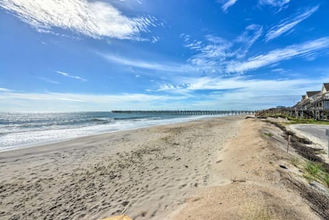 Airy Oceanfront Condo with Beach Views and Pool Access! Condo in North Topsail Beach
