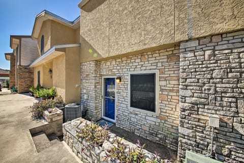 First-Floor Condo with Balcony on Canyon Lake Apartment in Canyon Lake