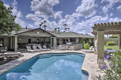 Scottsdale Desert Dream Home with Pool and Grill! Casa in Phoenix