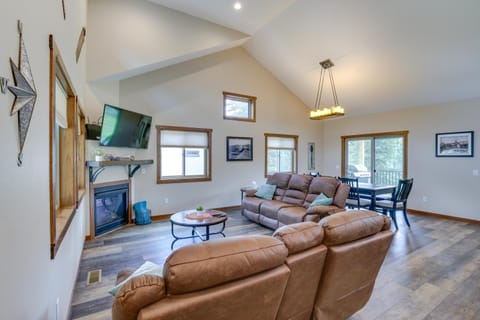 Family-Friendly Lead Cabin Near ATVandSnowmobiling House in North Lawrence
