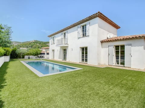 Cosy villa with private pool Villa in Sainte-Maxime