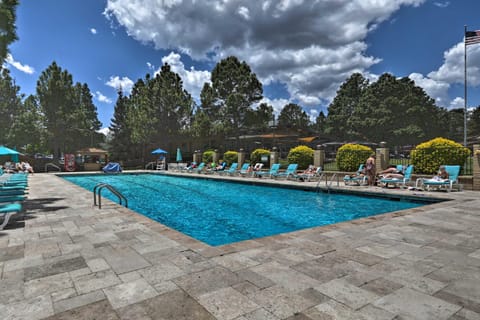 Flagstaff Townhome with View, Country Club Amenities Maison in Flagstaff