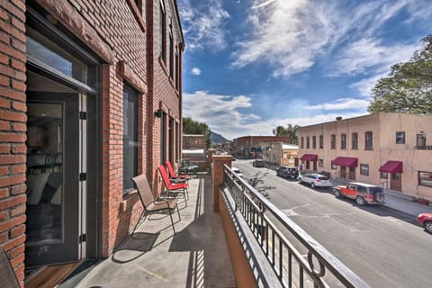 0660 Dtwn Salida Condo with Balcony Apartamento in Salida