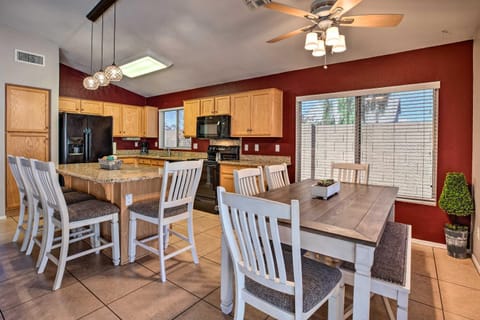 Gilbert Retreat with Outdoor Kitchen and Private Pool! Haus in Gilbert