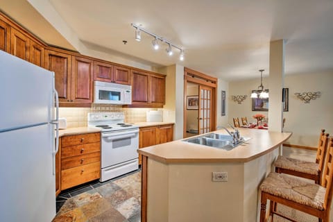 Ski-InandSki-Out Brighton Condo with Pool and Hot Tub Appartamento in Wasatch County