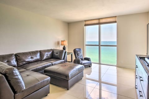 Hollywood Beachfront Condo with Resort Amenities! Apartment in Hollywood Beach