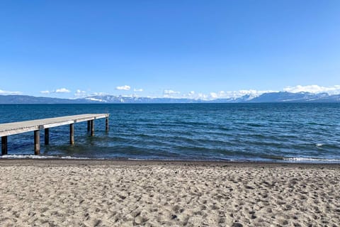 Tahoe City Home about 2 Mi to Skylandia Beach Park! Haus in Dollar Point