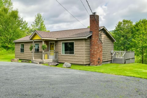 Quiet Catskills Getaway with Deck and Mtn Views House in Capital District, NY, USA