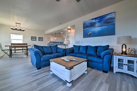 Oceanfront Retreat with Decks Steps to Surfside Beach Haus in Surfside Beach