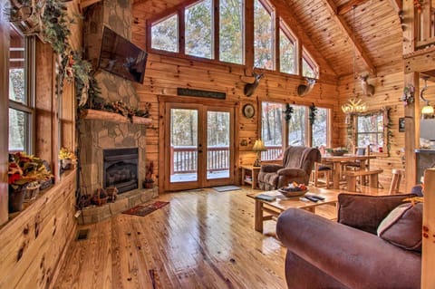 Secluded Smoky Mountain Cabin with Wraparound Deck! House in Cosby