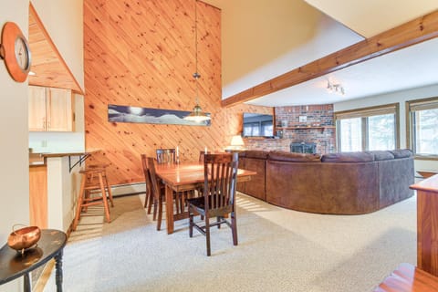 1 Mi to Killington Resort Townhome with Dry Sauna! House in Mendon