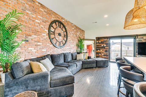 Stylish Omaha Home with Balcony - 2 Mi to Downtown! Haus in Omaha