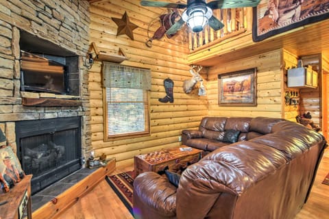 Smoky Mountain Rustic Log Cabin with Furnished Patio House in Cosby