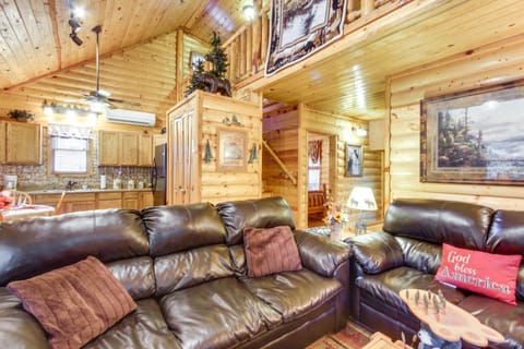 Pet-Friendly Cosby Log Cabin with Backyard and Porch! House in Cosby