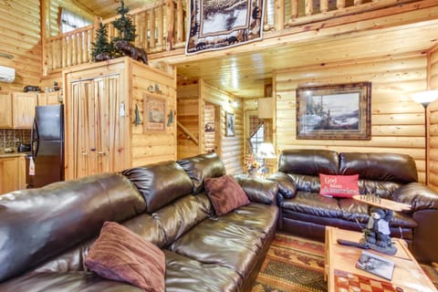 Pet-Friendly Cosby Log Cabin with Backyard and Porch! House in Cosby