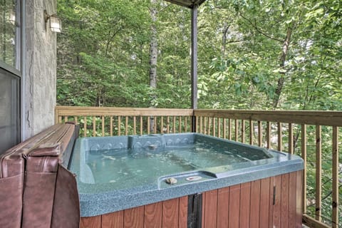 Furnished Deck and Grill Rustic Pigeon Forge Cabin Cabin in Pigeon Forge