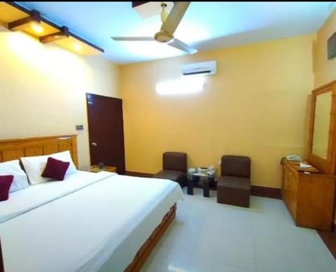 Royal Residency Guest House Karachi Bed and Breakfast in Karachi