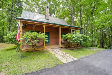 Private Cabin on 2 Acres Hot Tub, 10 Mi to Boone! House in Watauga