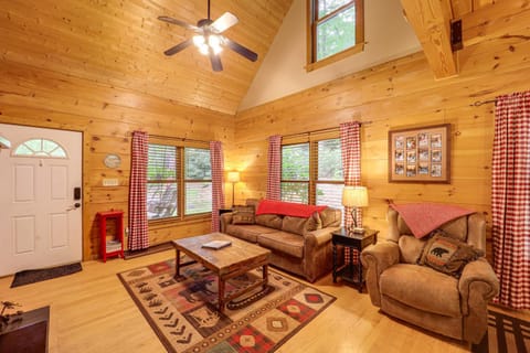 Private Cabin on 2 Acres Hot Tub, 10 Mi to Boone! House in Watauga