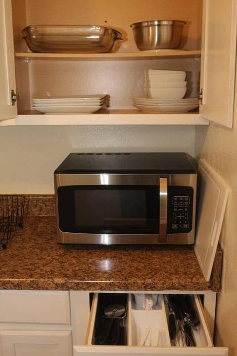 1 bedroom apartment within sight of Fort. Sill Condo in Lawton