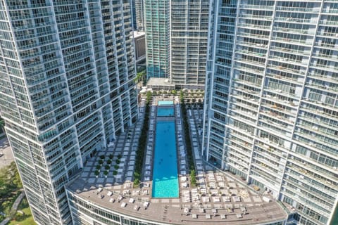 Bird's eye view, Pool view