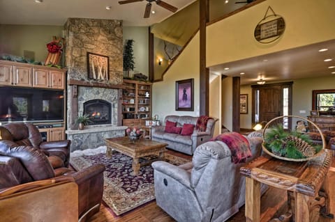 Breckenridge Retreat with Hot Tub, Deck and Game Room! House in Breckenridge
