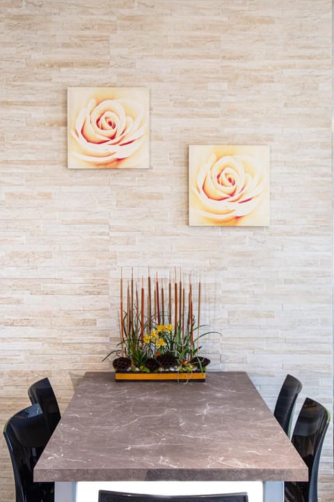 Decorative detail, Dining area