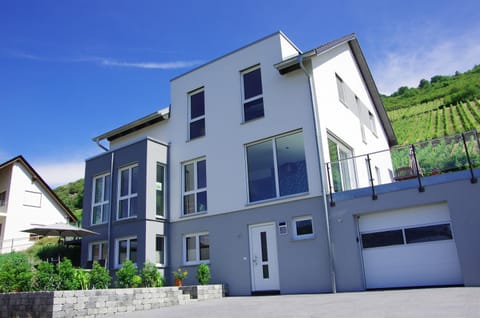 Facade/entrance, Garden, Balcony/Terrace