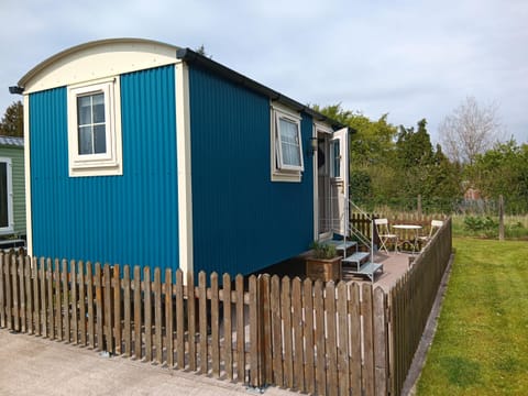 Shepherd Hut Bird Enniskillen, Fermanagh House in Leitrim, Co. Leitrim, Ireland