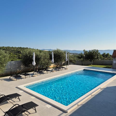 Pool view, Sea view, Swimming pool, sunbed