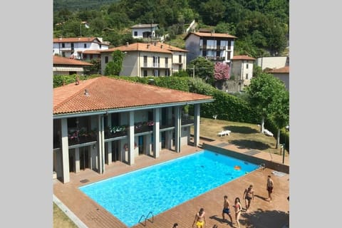 Mamma Ciccia - Lake front apartment, beach and swimming pool Copropriété in Lierna