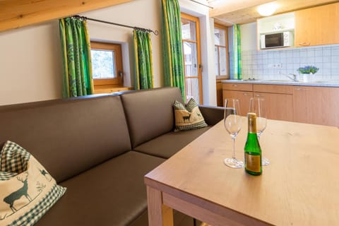 Kitchen or kitchenette, Living room, Photo of the whole room, Decorative detail