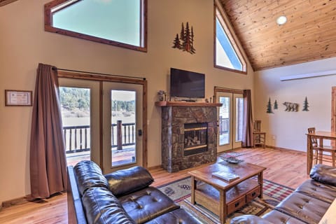 Cabin with On-Site Trails - 15 Miles to Mt Rushmore! House in West Pennington