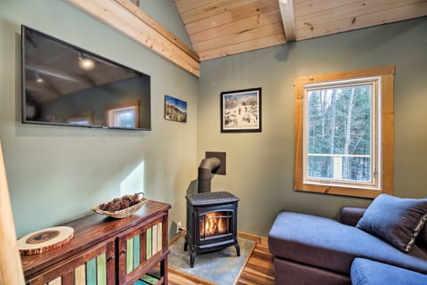 Newly Built Cabin with Hot Tub - 16 Mi to Stowe Mtn! Haus in Morristown