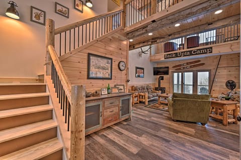 Rustic 3-Story Pittsburg Cabin with Lake and Mtn Views Casa in Pittsburg