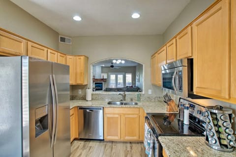 Condo with Pool Access about 1 Mi to Old Town Scottsdale Apartment in Scottsdale