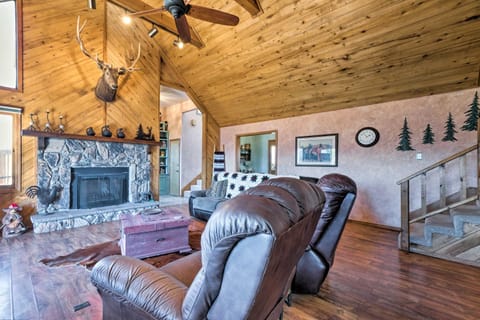 Ruidoso Home with Hot Tub, Mtn Views and Game Room! Casa in Ruidoso