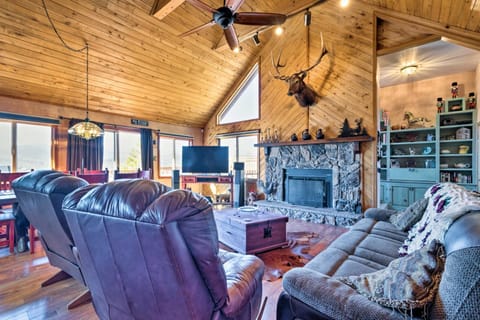 Ruidoso Home with Hot Tub, Mtn Views and Game Room! Haus in Ruidoso