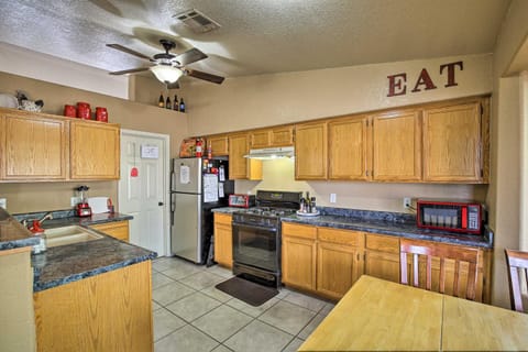 Yuma Retreat with Fire Pit in a Golf Course Mecca! Casa in Fortuna Foothills