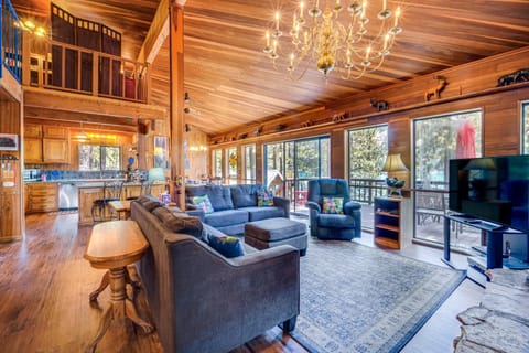 Waterfront Truckee Cabin on Donner Lake! Casa in Donner Lake