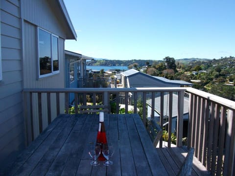 Onetangi Haven - Onetangi Holiday Home House in Auckland Region