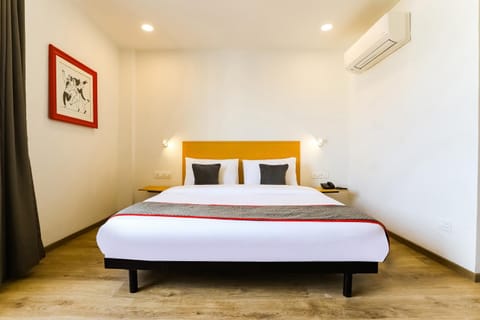 Super OYO Townhouse 311 Prithvi Resort Near Phoenix Palassio Hotel in Lucknow