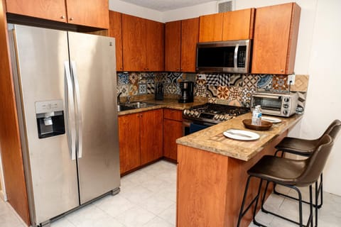 2BR Apt with Balcony & FREE Parking. Pet friendly Apartamento in Ponce