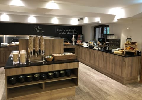 Coffee/tea facilities, Food and drinks, Breakfast, Buffet breakfast