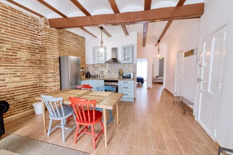 Beams & Bricks Apartment in Valencia