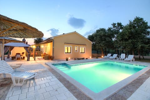 Cozy villa Green with private pool near Pula Chalet in Vodnjan